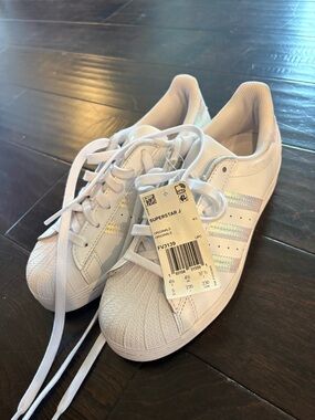 adidas Kids Superstar J White Sneakers with Iridescent Stripes size 5 (women’s 7